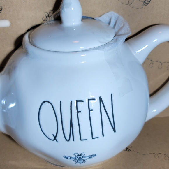 Rae Dunn Honey Pot & Teapot Set Queen bee ๐ - Picture 14 of 16